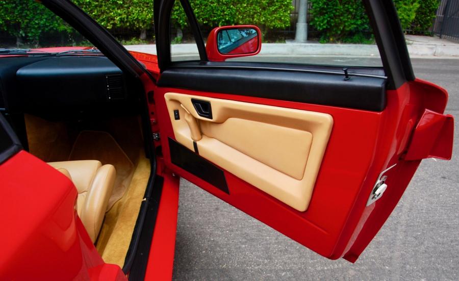 Детали интерьера Alfa Romeo S.Z. (526) 1992 года  (фото 41 из 65)